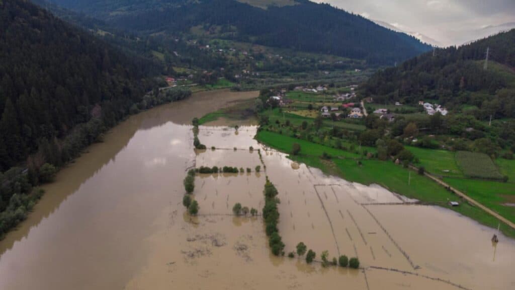 Avertizare de cod galben pentru inundații în două județe, valabilă până joi dimineața. Descoperă harta zonelor afectate de hidrologi