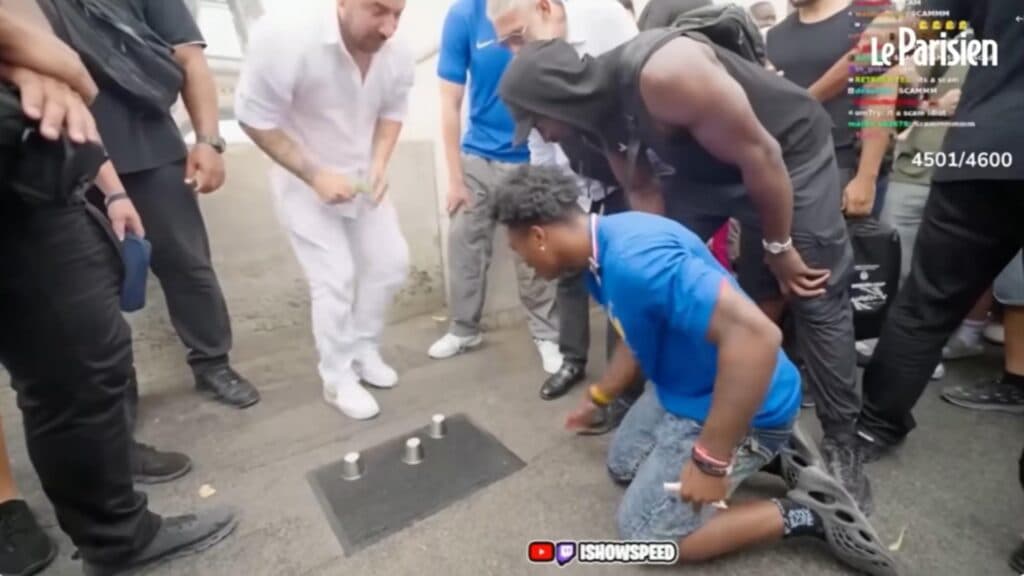 „Capturați în flagrant: escrocii de la Turnul Eiffel, expuși de un influencer, au fost arestați de poliție. Ce sume învârteau zilnic!”