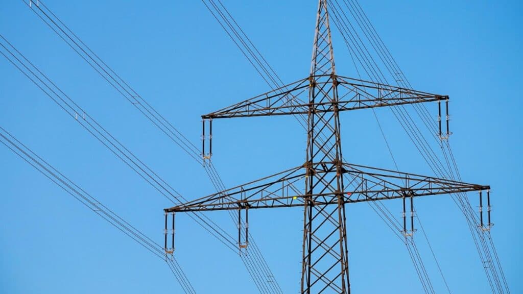 Comisia Europeană dă un impuls „drumurilor energetice” pentru reducerea costurilor la electricitate
