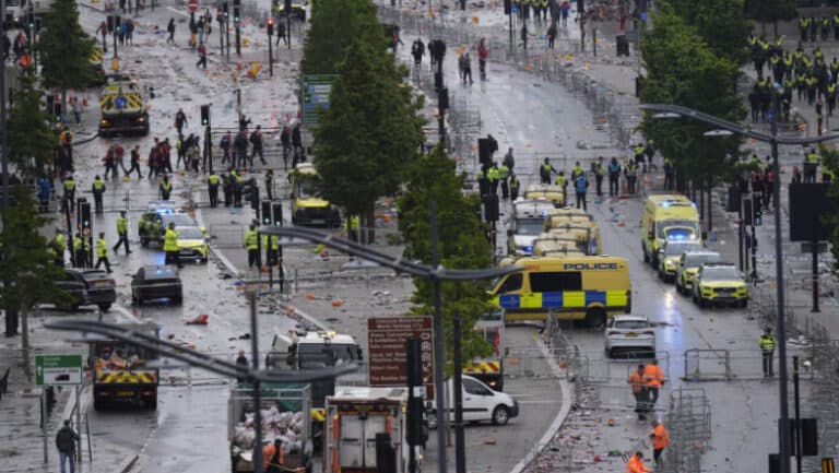 Sentința șoferului care a provocat un incident între fanii lui Liverpool în timpul celebrării titlului