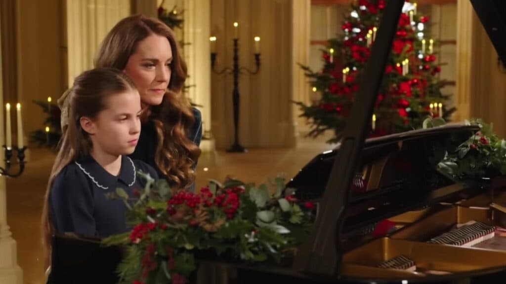 Crăciun plin de emoție la Regele Britanic: Catherine și fiica sa încântă cu un duet la pian