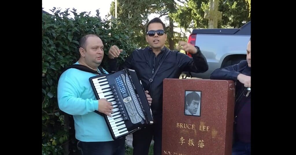 Povestea lui Jean din Craiova: Cum am ajuns să cânt la mormântul lui Bruce Lee după ce i-am trimis lui Pepe o filmare