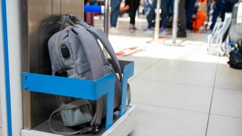 Aeroportul ascunde o comoară: diamante găsite în bagajul unui călător reținut