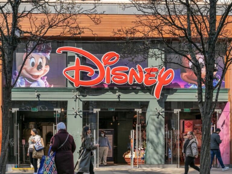 Disney colaborează cu OpenAI pentru a permite lui Sora să creeze conținut AI cu personajele sale îndrăgite