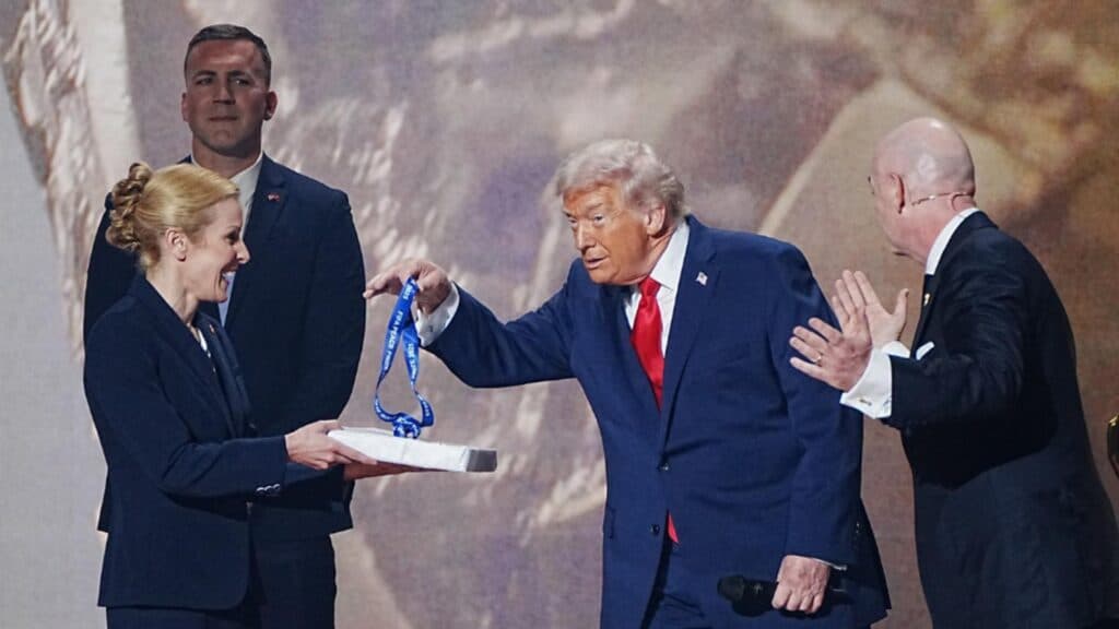 Donald Trump, onorat de FIFA cu distincția pentru PACE: „Premiile nu contează, salvarea vieților este prioritatea!”