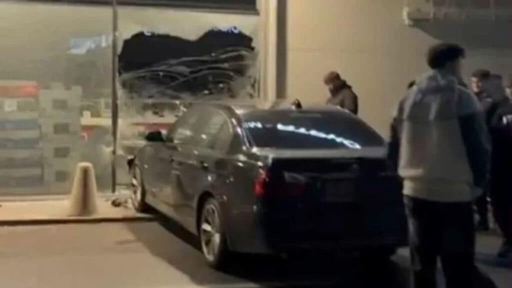 Aventuri riscante în parcarea unui supermarket din Lugoj: un tânăr de 20 de ani își pierde permisul de conducere