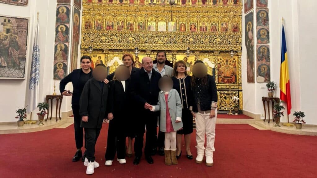 Elena Băsescu s-a transformat radical: apariție surprinzătoare la aniversarea căsniciei părinților săi