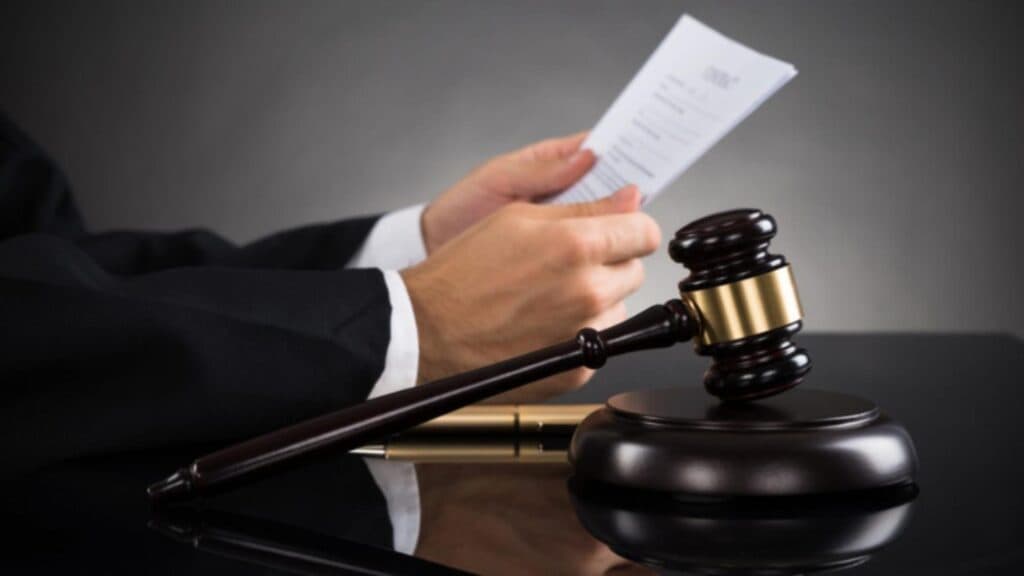 „Justiția în strălucire: eroi cu pensii fabuloase de peste 7.500 de euro.”