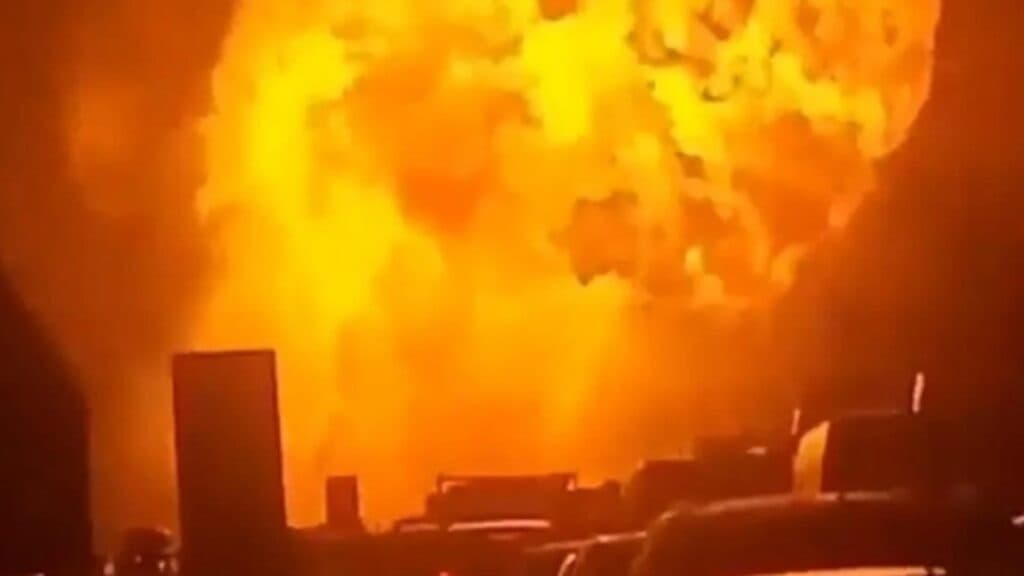 Detonare impresionantă pe autostrada A1 din Italia: un camion cu GPL a sărit în aer după o coliziune cu un alt vehicul