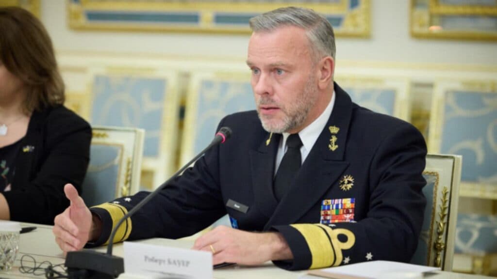 Fost lider NATO: „Strategia militară a Rusiei preconizează folosirea armelor nucleare tactice în situații de conflict convențional.”