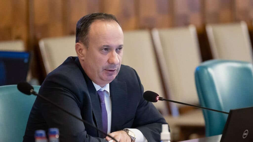 Adrian Câciu, fost ministru al Finanțelor, își exprimă sarcasmul față de reacția întârziată a unor judecători cu pensii de 40.000 de lei