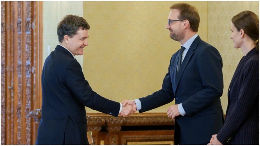 Fritz și Nicușor Dan se îndreaptă spre Paris, după o înfrângere în Capitală: negocieri pentru achiziții de armament