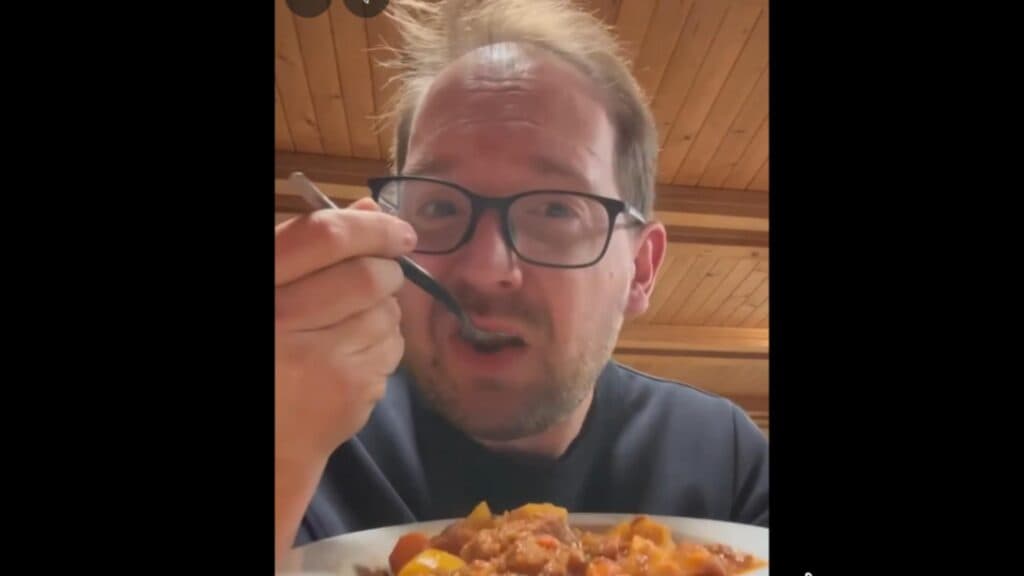 Dominic Fritz se mândrește cu o rețetă de gulaș bihorean, dar a comis o gafă