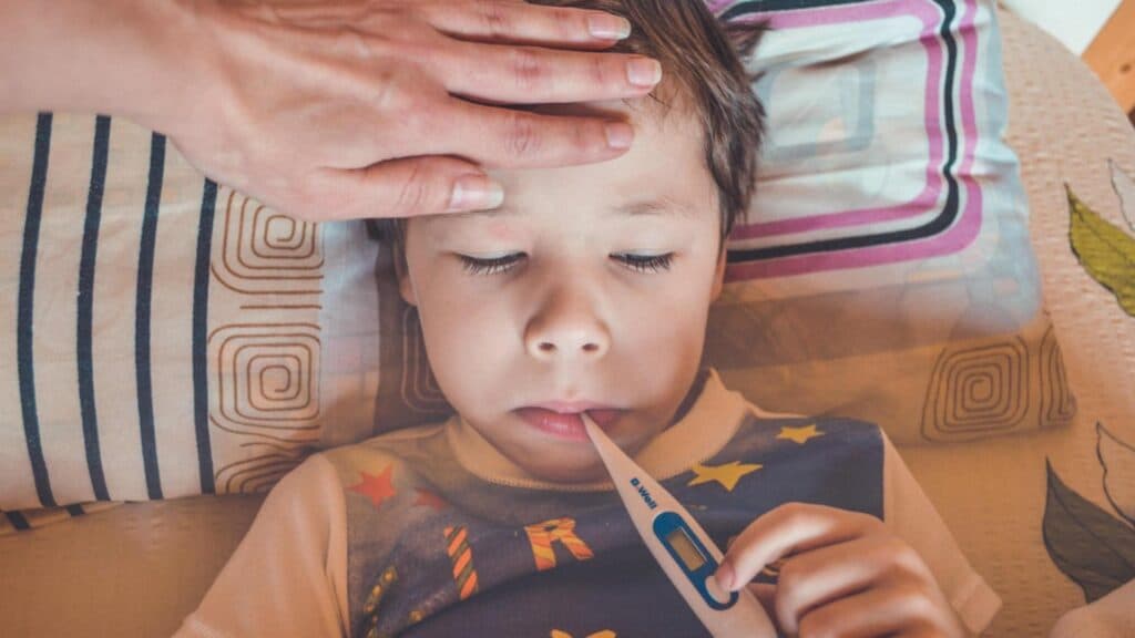 Gripa la cei mici: semnele inițiale care ar trebui să îngrijoreze părinții. Cum să diferențiem gripa de o simplă răceală?