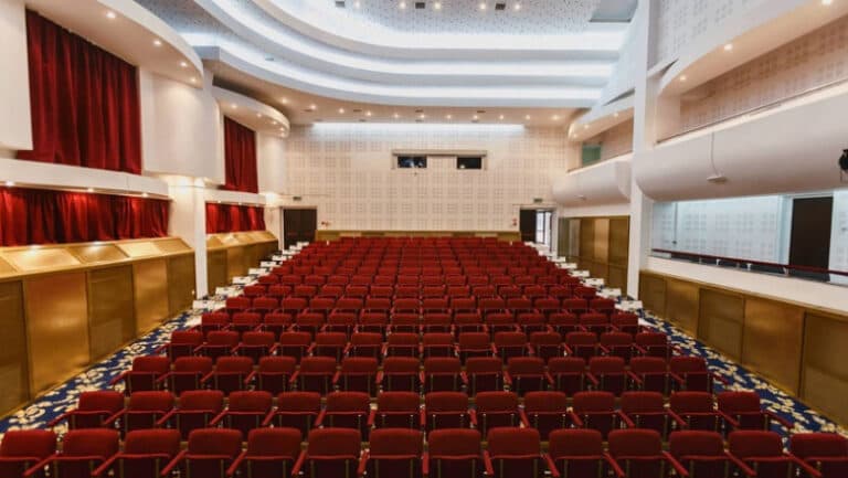 Guvernul investește peste 188 de milioane de lei în sprijinul teatrului, operei și filarmonicelor din 34 de județe