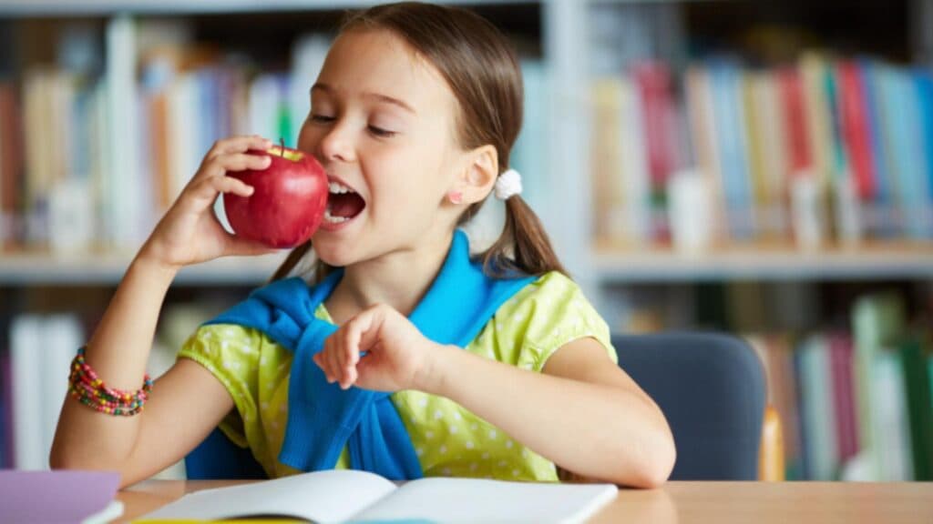 Guvernul a stabilit numărul elevilor care vor beneficia anul viitor de programul „Îngrijire Nutrițională”