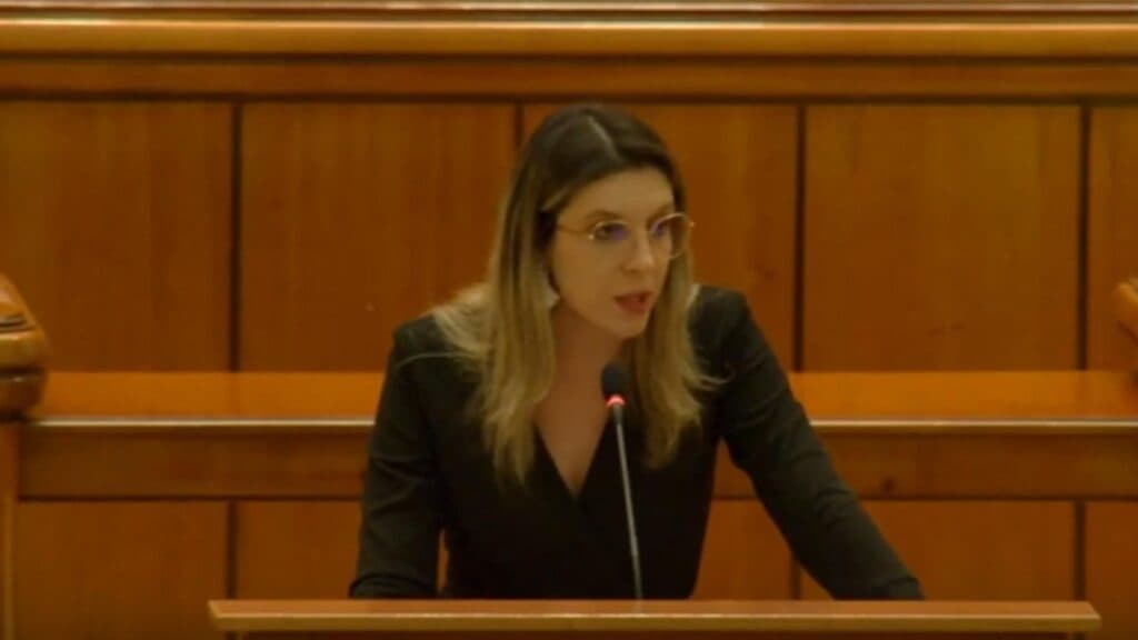 Confuzie în Parlament după criza ecologică din Prahova și Dâmbovița: George Simion îi cere ministrului Mediului să plece