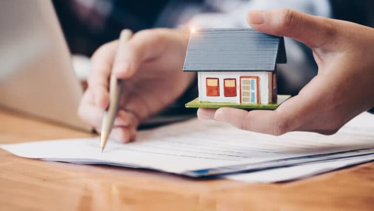 Impozitele pe clădiri se mențin constante până în 2027, iar primăriile au termen până la 31 decembrie pentru a stabili taxele anului 2026