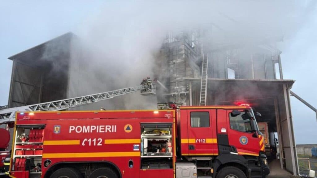 Flăcări devastatoare într-un restaurant din Oradea, cu puțin înainte de Anul Nou, din cauza unui sistem de ventilație defect