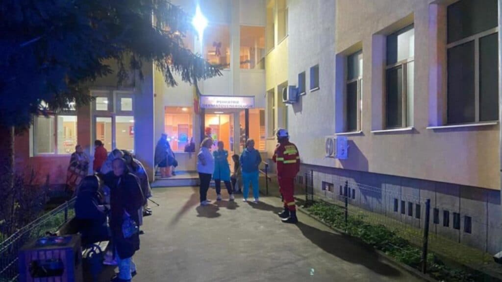 Flăcări devastatoare la Secția de Psihiatrie a Spitalului Județean din Deva; a fost activat Planul Roșu de Intervenție
