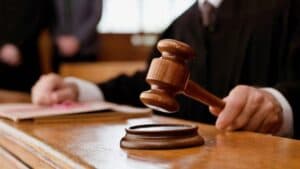 Judecătorii solicită Curții Constituționale să respingă propunerea lui Bolojan, invocând impactul negativ asupra independenței judiciare