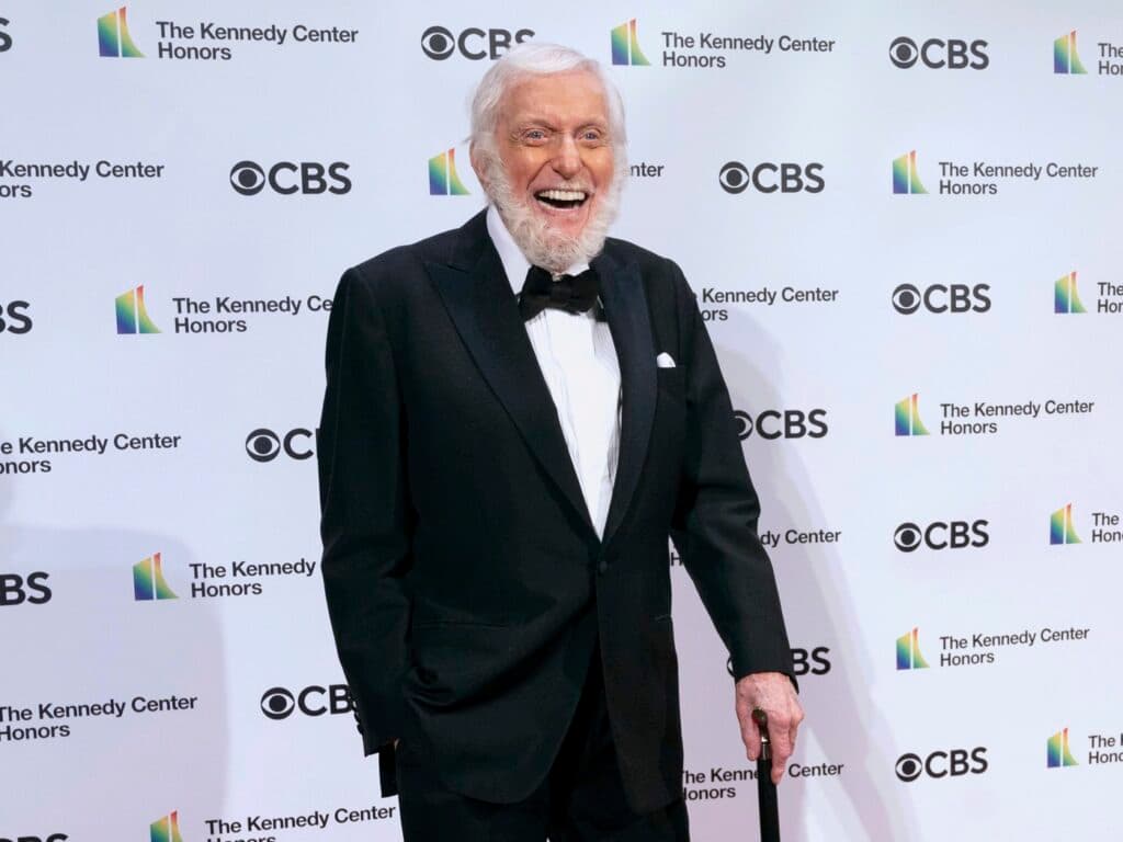 Dick Van Dyke sărbătorește un secol de viață. Descoperă enigmele longevității sale extraordinare