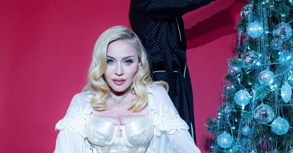 Madonna îmbrățișează spiritul sărbătorilor alături de iubitul ei tânăr: „Moș Crăciun vrea să afle dacă ați fost cuminți sau neastâmpărați.”