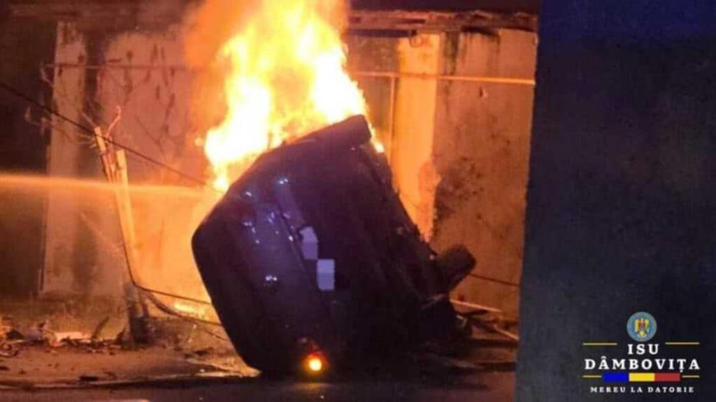 Accident tragic la Găiești: doi tineri au pierit în flăcări după o coliziune devastatoare