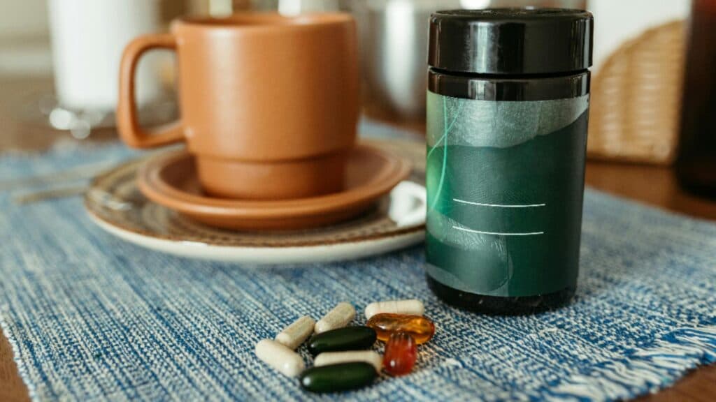 Substanțe medicamentoase și cafeaua: ce efecte surprinzătoare pot apărea