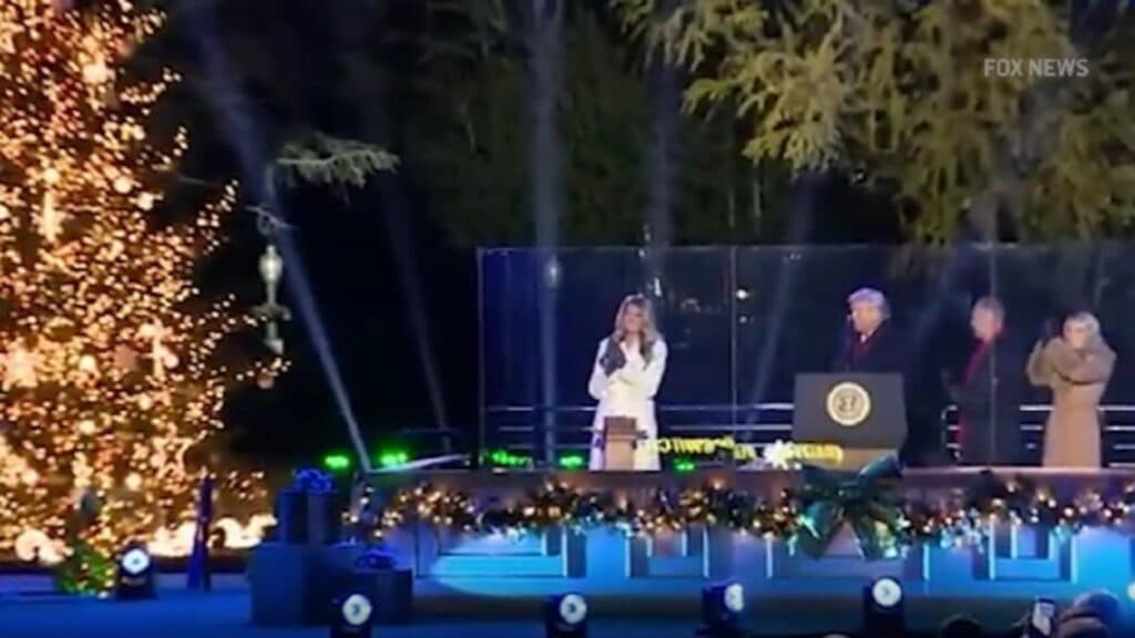 Melania Trump dă viață bradului de Crăciun printr-o ceremonie strălucitoare