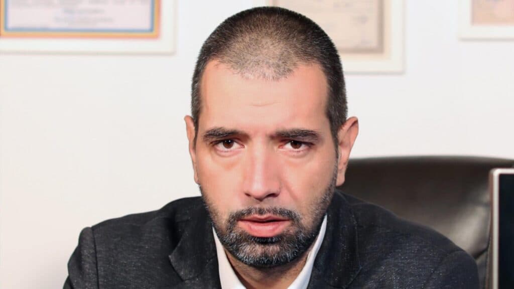 Mihai Belu lansează un atac tăios la adresa suveranistului Gelu Vișan: „Refuz să dialoghez cu cei care nu au maturitatea necesară. A abuzat de suveranism pentru a-și construi o imagine publică.”