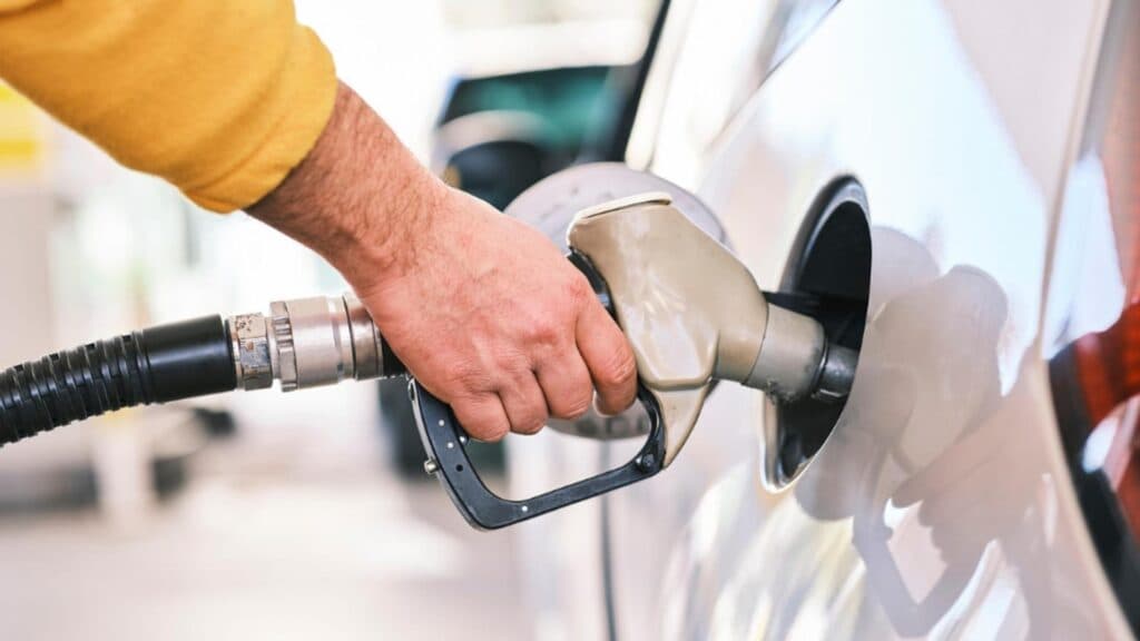 Ministrul Energiei: „Prețurile carburanților nu au atins 10 lei; dimpotrivă, au înregistrat o scădere.”