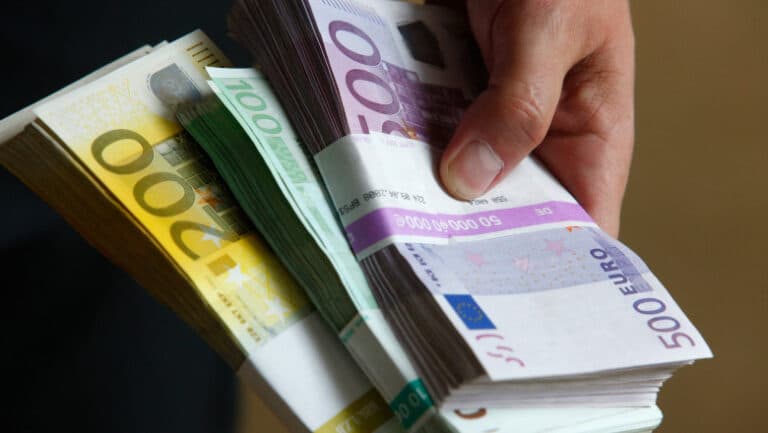 De ce România nu reușește să adopte „Viza de Aur”: O avalanșă de avize nefavorabile pentru un proiect abandonat