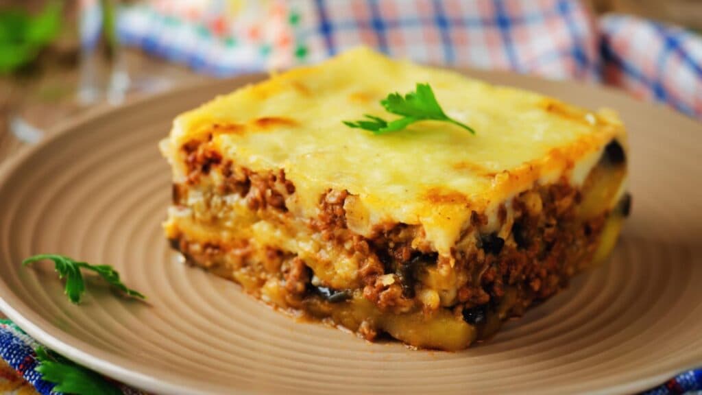 Deliciu de post: Musaca rapidă cu cartofi și ciuperci, gata în câteva momente