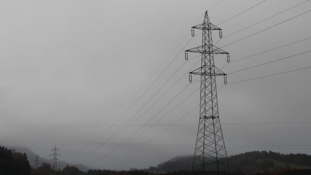 Dezastru în Prahova: Fără curent electric, în timp ce locuitorii suferă din cauza lipsei apei de 10 zile