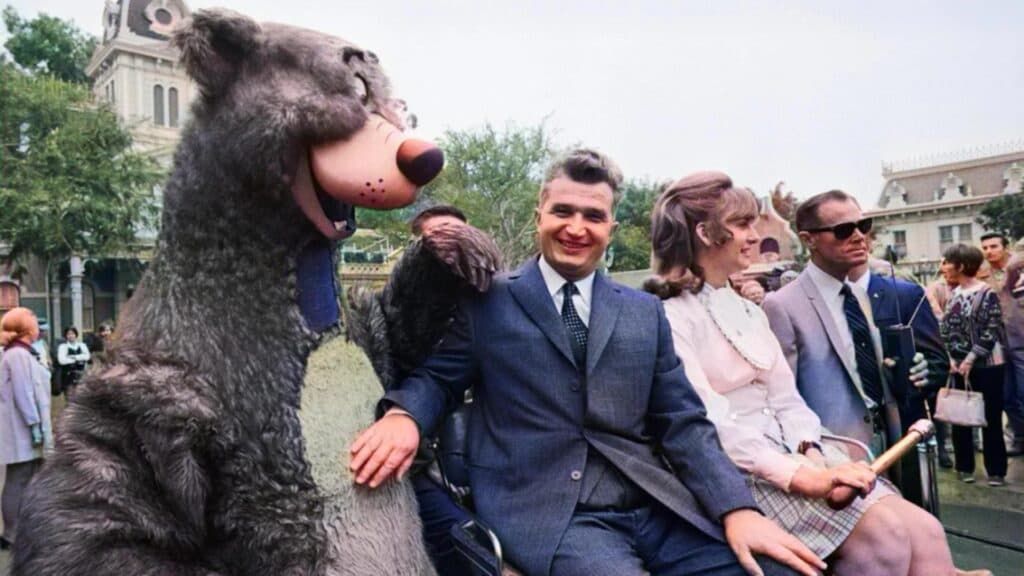 Nicolae Ceaușescu: Momente inedite de distracție alături de familie la faimosul parc Disneyland din SUA