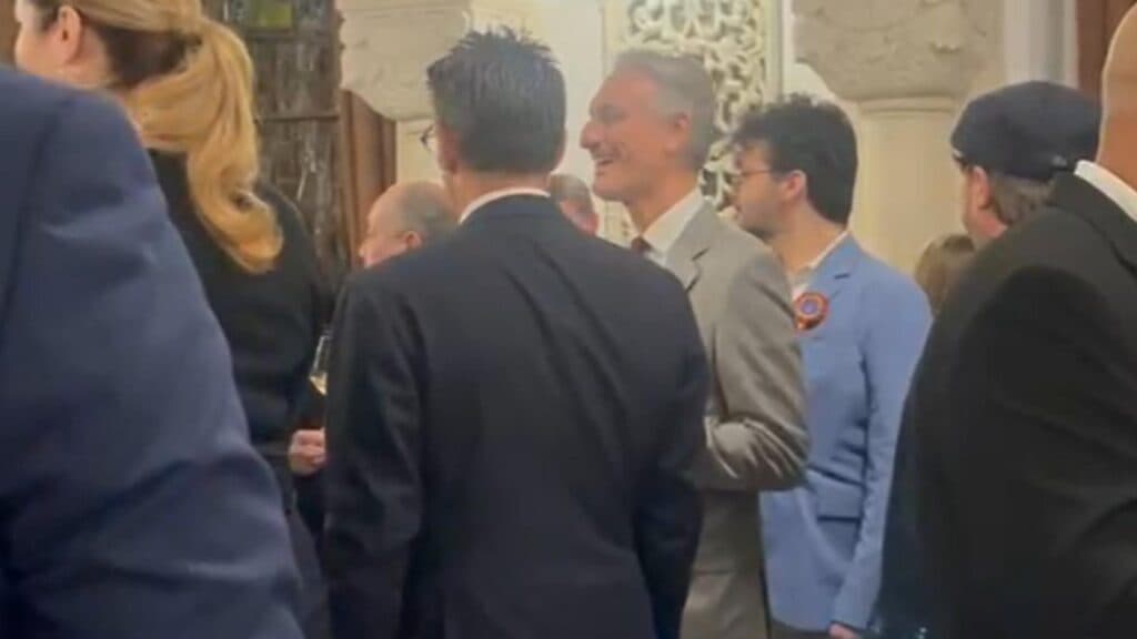 Nicușor Dan rămâne alături de Matei Păun, controversatul antreprenor cu viziuni pro-ruse, prezent la festivitățile de Ziua Națională