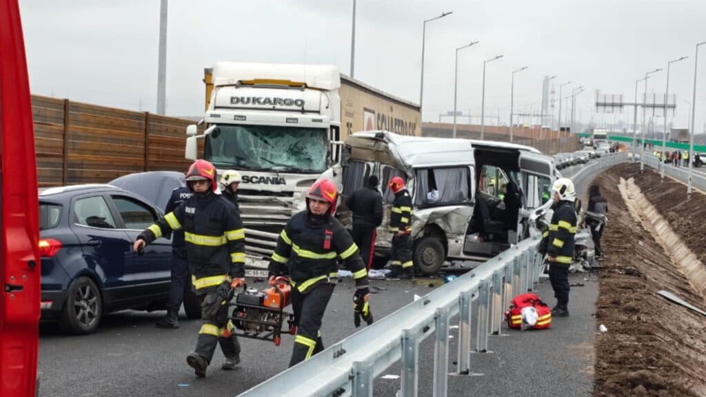 Noul segment al Autostrăzii Moldovei, marcat de un accident grav: patru răniți și trafic deviat
