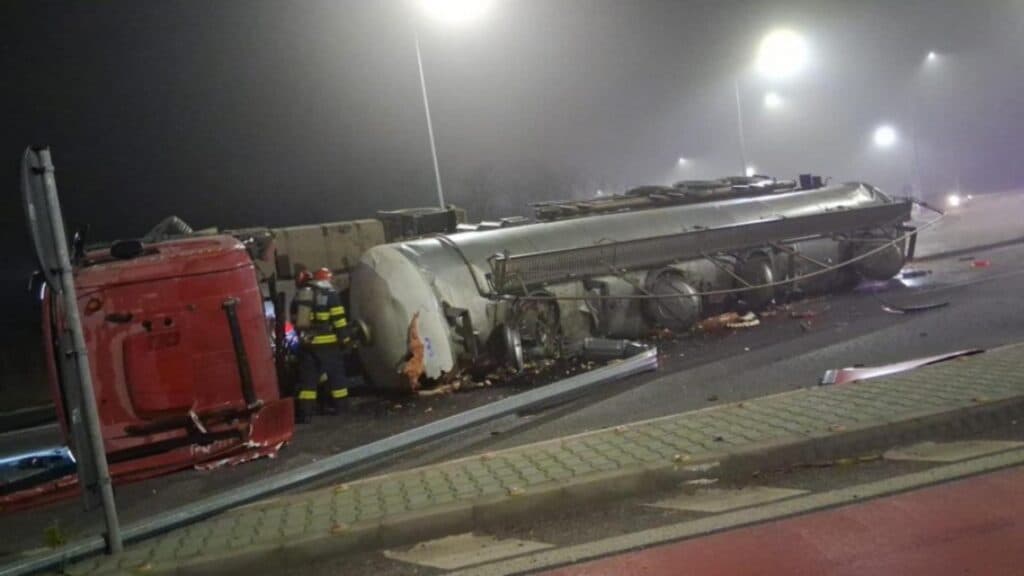 Accident pe DN5: O autocisternă cu amoniac a provocat un blocaj pe ruta către Giurgiu