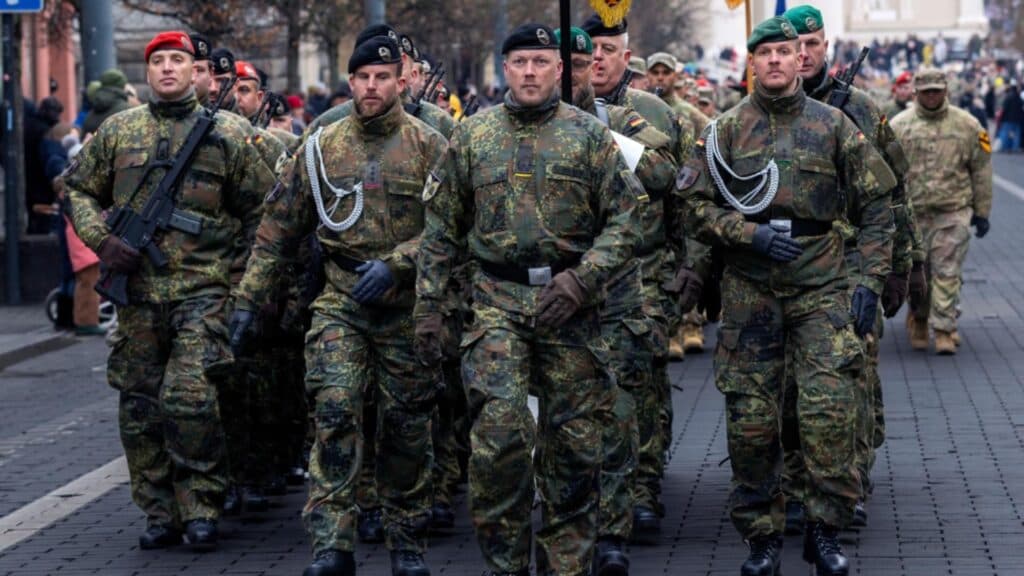 O națiune europeană a dat undă verde reintroducerii serviciului militar obligatoriu