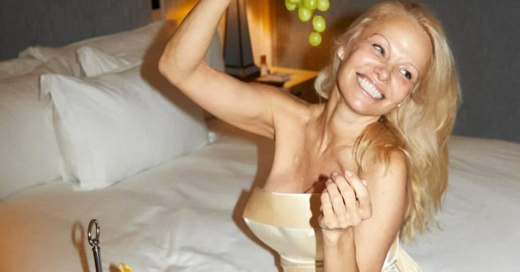 Pamela Anderson își dorește să își schimbe numele celebru. Cine este bărbatul care a avut un impact major asupra deciziei ei: „Cea mai importantă persoană din viața mea”?