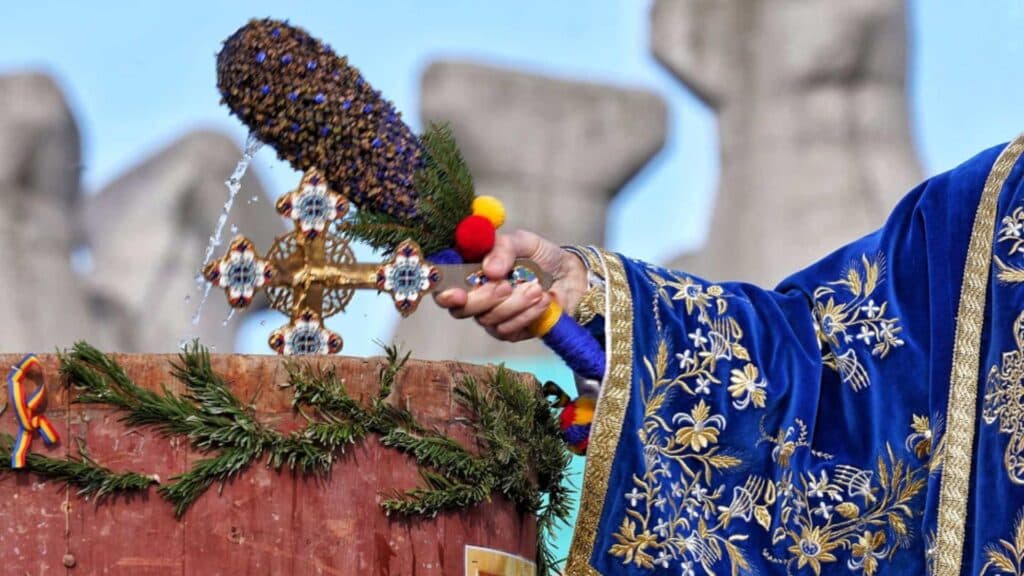 Catedrala Patriarhală, pregătită să primească peste 10.000 de litri de agheasmă, cu Patriarhul Daniel la conducerea slujbei de Bobotează