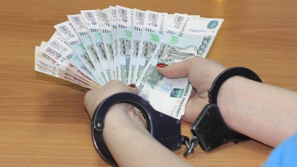Agent de poliție din Constanța reținut pentru corupție: prins în timp ce accepta 25.000 de lei de la un om de afaceri