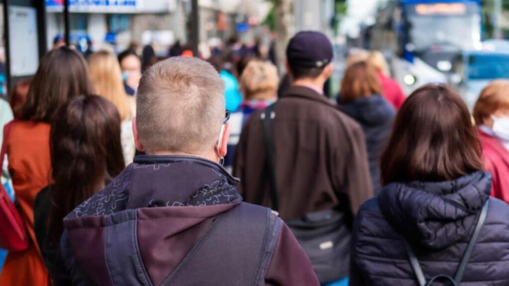 România, la jumătatea drumului către anii ’70: Ce viitor demografic ne așteaptă în 2100?