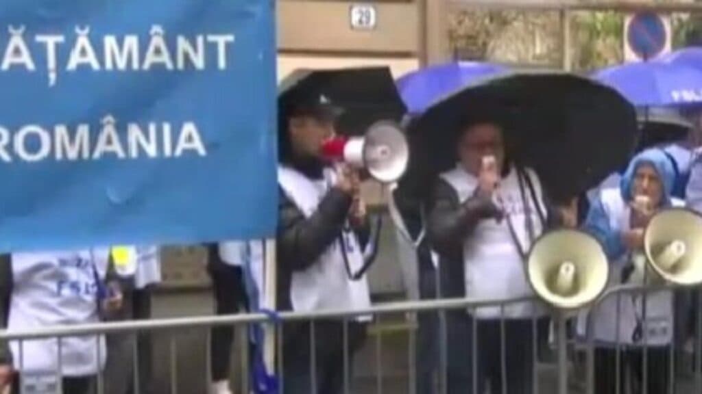 Cadrele didactice și personalul medical pregătesc manifestații de amploare în pragul noului an. Revolta lor ajunge la ușa lui Nicușor Dan
