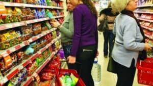 Orarul sărbătorilor de Crăciun 2025: Care hipermarket își așteaptă clienții astăzi?