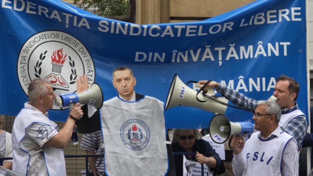 Mii de profesori se mobilizează în Capitală, la ușa lui Bolojan