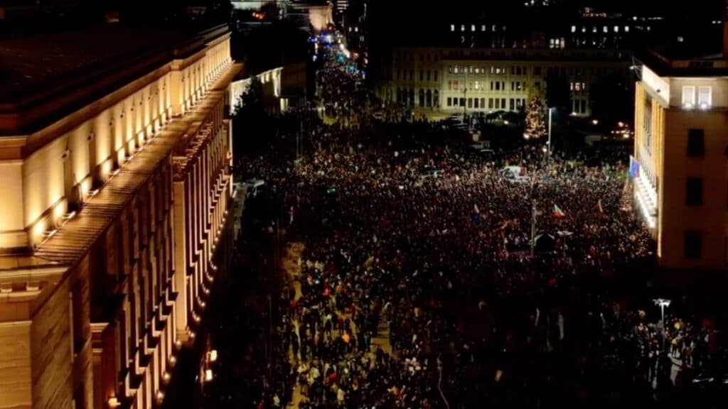 Sofia în flăcări: Cetățenii protestează împotriva creșterii impozitelor din noul buget