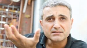 Robert Turcescu critică inițiativa lui Bolojan pentru înregistrarea angajatorilor străini: „Convertește lipsa de muncitori într-o slăbiciune economică.”