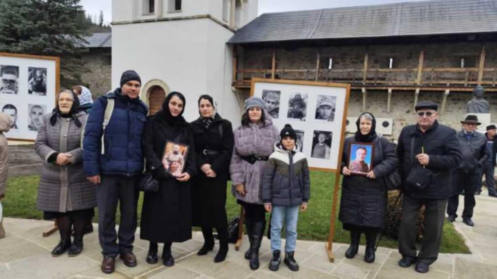 Românii din Ucraina, omagiați cu emoție în cadrul unei slujbe la Mănăstirea Putna